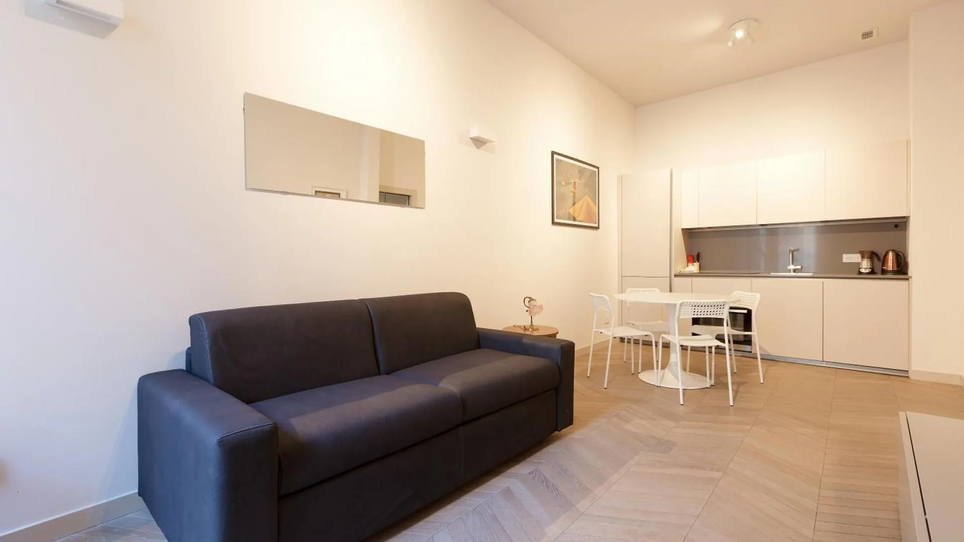 Guesthost - Cordusio Enchanting Apartment Μιλάνο