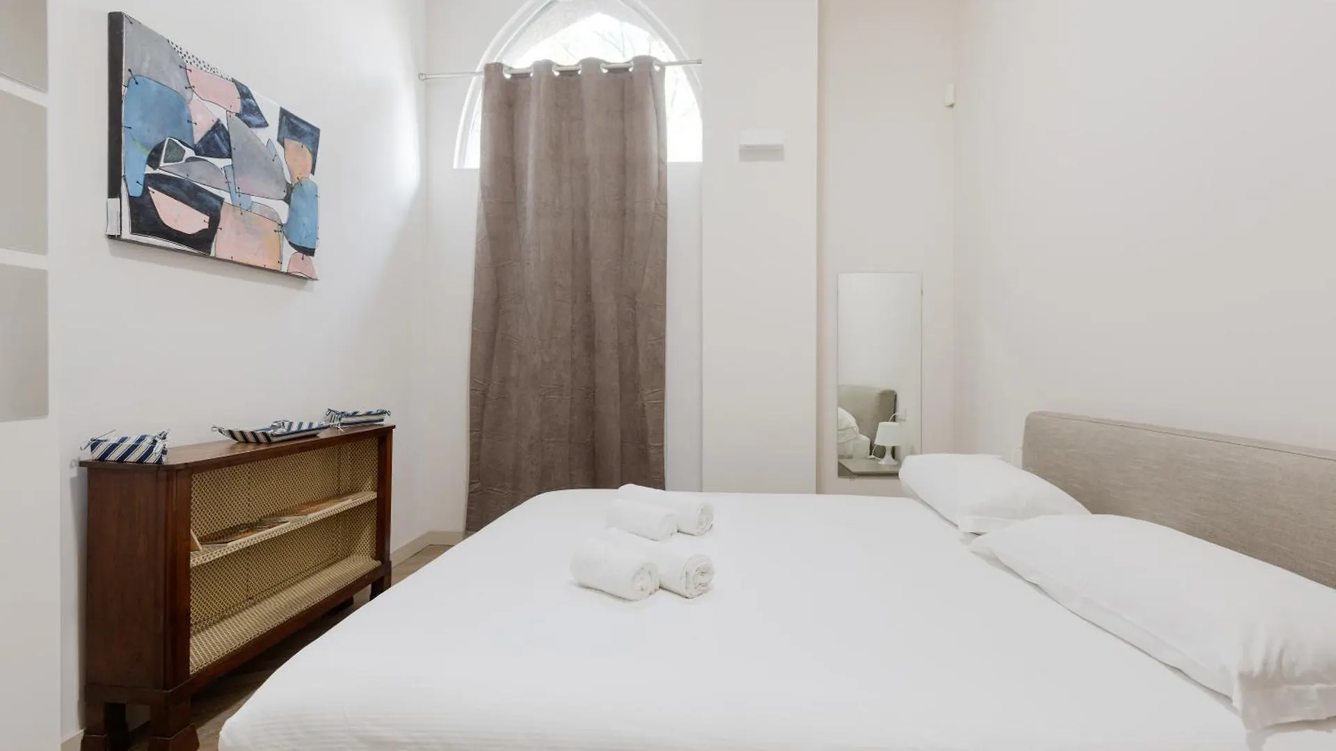Guesthost - Cordusio Enchanting Apartment Μιλάνο