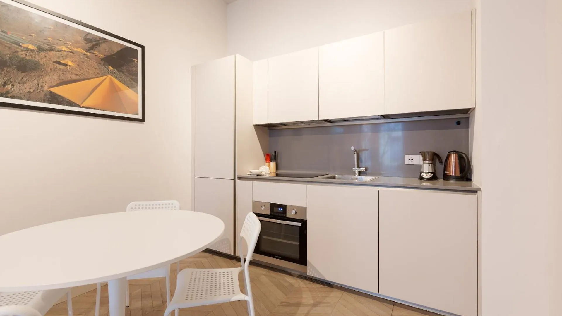 Guesthost - Cordusio Enchanting Apartment Μιλάνο Ιταλία