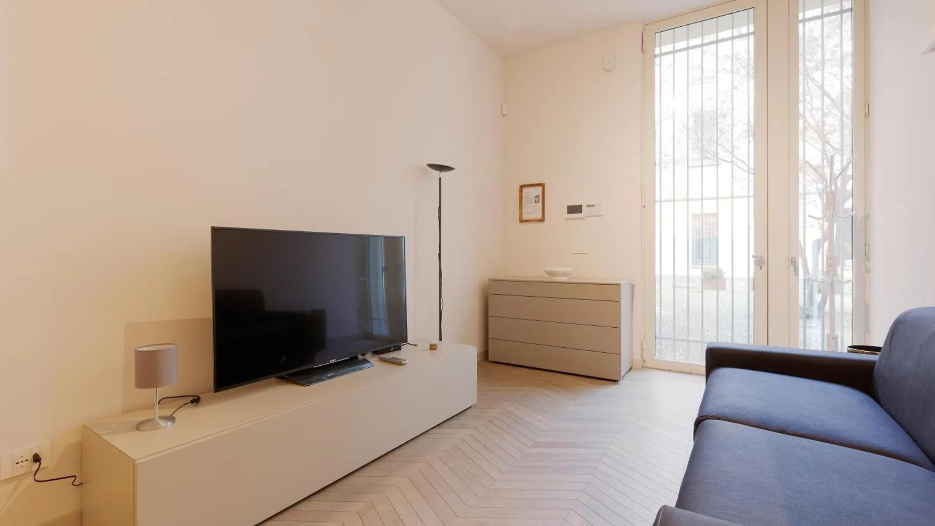 Guesthost - Cordusio Enchanting Apartment Μιλάνο