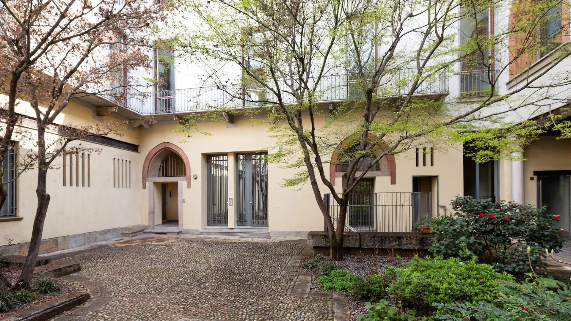 Guesthost - Cordusio Enchanting Apartment Μιλάνο